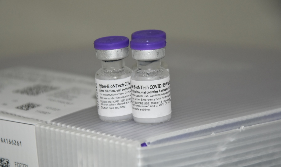 Chegarão 30 mil doses de CoronaVac para aplicação de D1 e D2 e 22.230 doses da Pfizer para D1