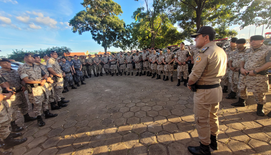 Comandante-Geral da PMTO, Coronel Barbosa com militares da Força Tática e ROTAM - Foto: Divulgação/PMTO