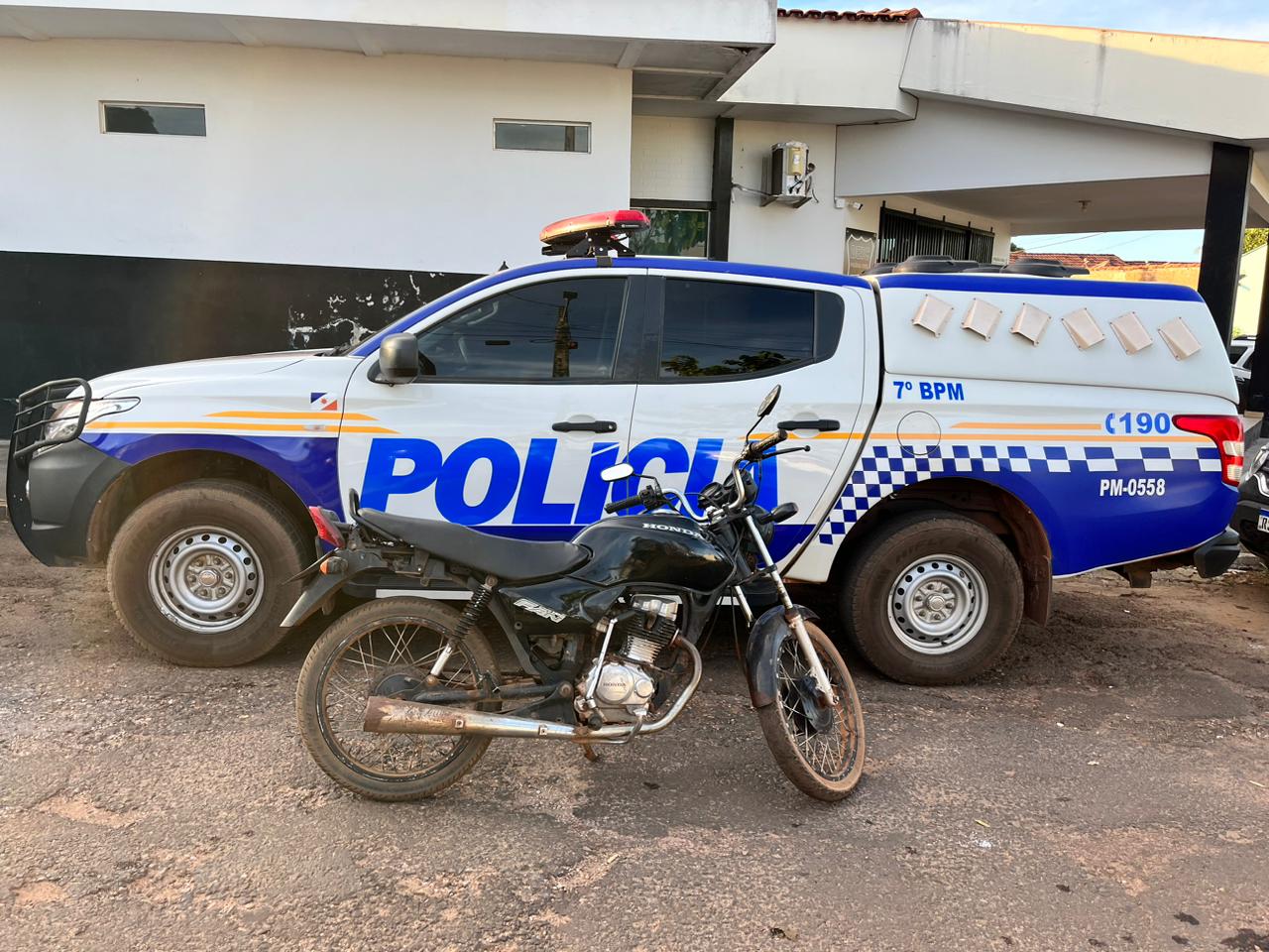 Motocicleta apreendida com restrição de furto e roubo - Foto: Divulgação/7º BPM