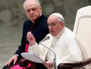 Papa Francisco pede que pais ofereçam apoio e não condenem filhos homossexuais