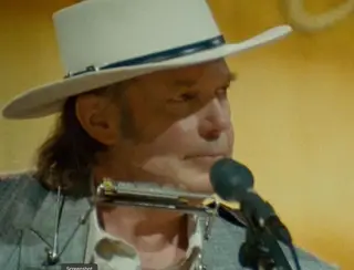 Spotify remove músicas de Neil Young após cantor dar ultimato contra podcast antivacina