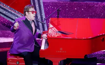 Elton John adia shows no Texas após testar positivo para Covid-19