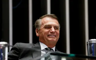 Zelensky me pediu para que interferisse na guerra contra Rússia, diz Bolsonaro a banqueiros